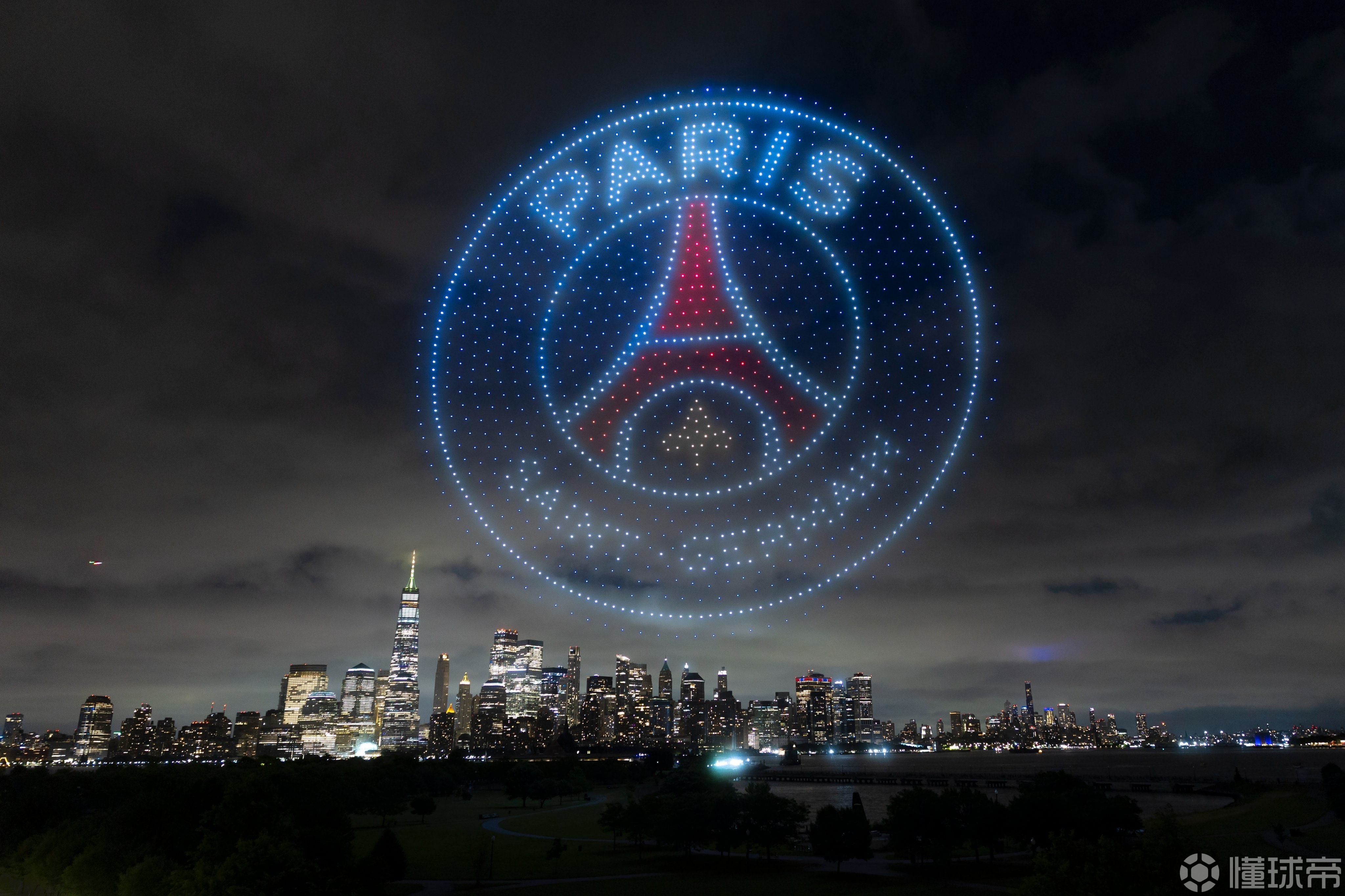 熊猫体育-里程碑夜巴黎圣日耳曼战术微调，欧超杯窗口期刷纪录，赛场秩序良好，临场指挥获称赞的简单介绍