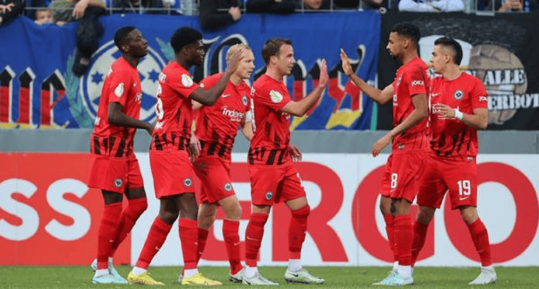 熊猫体育官方-赛前斯图加特主帅复盘：德甲节点到来，悬念犹存，身体对抗强度拉满(德甲斯图加特主教练)