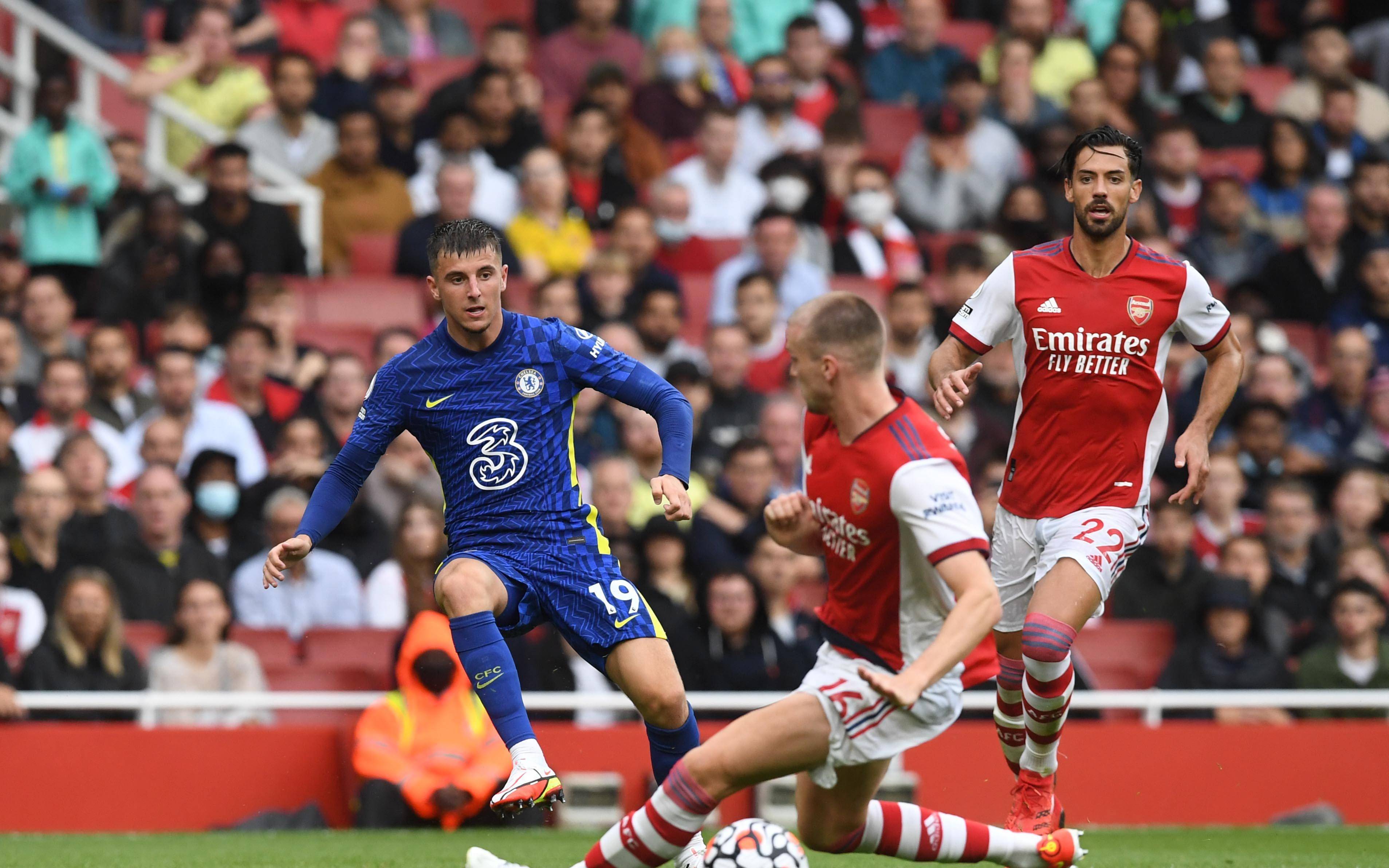 熊猫体育官网-关键时刻圣安东尼奥马刺战术微调：英超节点到来；话题不断；赛程密集仍需轮换(马刺最新名单再签一前锋)